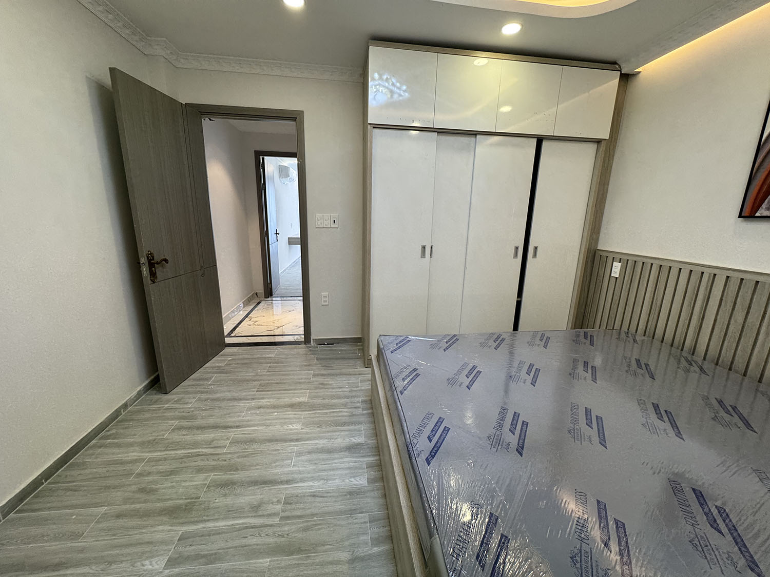 Nhà phố mới 100%, DTKV: 4mx12,5m, vuông, 4 tầng, full nội thất, hẻm xe hơi khu Vip NGUYỄN VĂN TRỖI